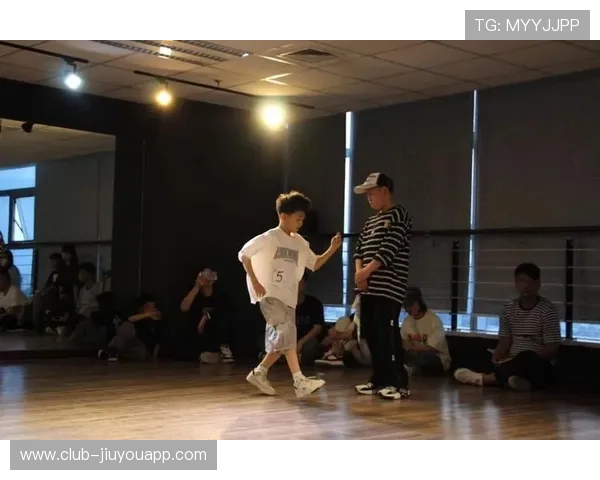 爵士舞运动会：韵律与力量的表演，运动会爵士舞蹈视频